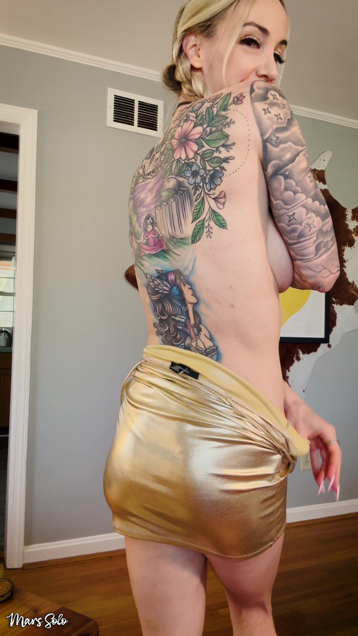 Mars solo: Sexe en POV et strip-tease avec Mars en solo