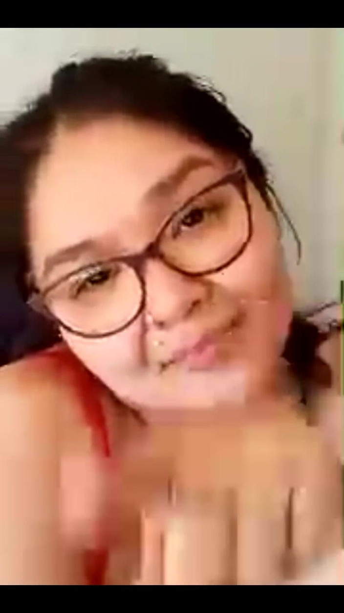 DeesDeepThroat: Indo ao vivo enquanto está no trabalho