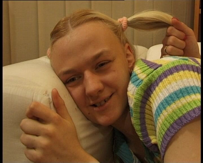 YOUR FIRST PORN: Moje nevlastní matka na mě čeká s překvapením