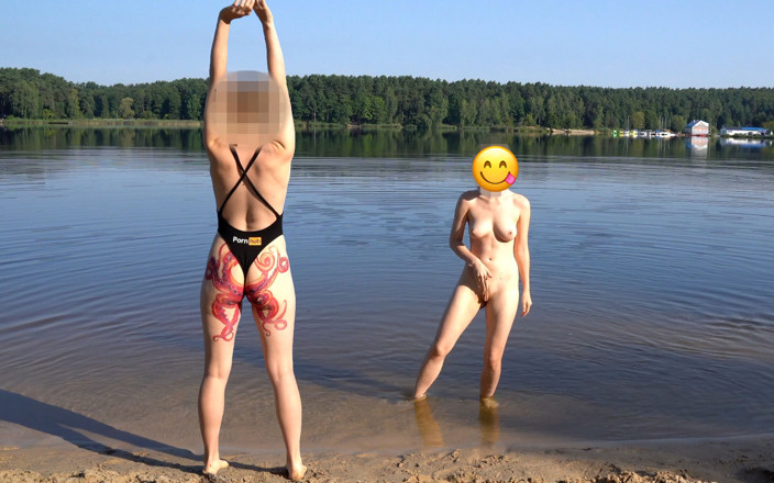 PantiesQueen: 해변에서 마른 침을 찍는 나체주의자 소녀