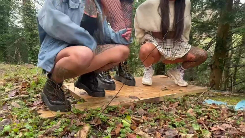 Yourfavecumslut: 3个渴望在户外撒尿的闺蜜