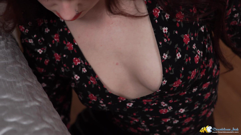 DownblouseJerk: Freche gepiercte titten - wichsanleitung