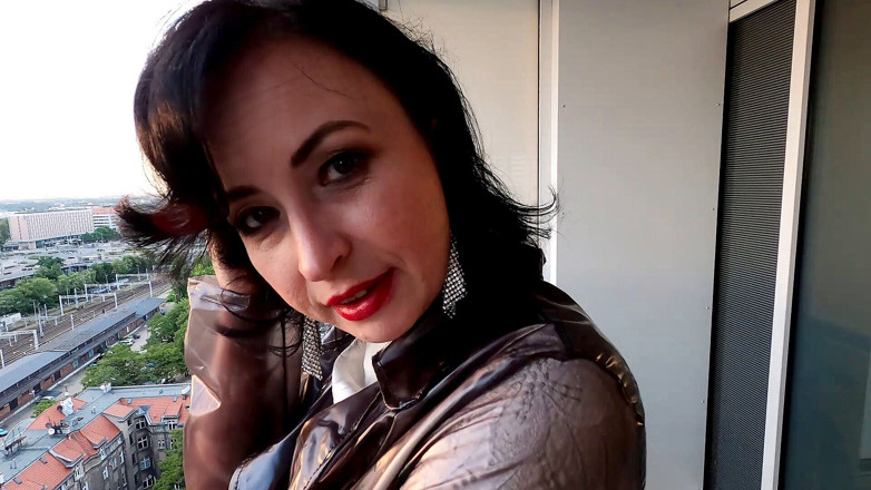 Wanilianna: Red, dildo besar dan stoking jahitan