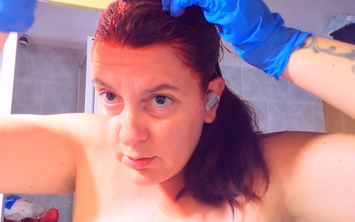 Nicoletta Embassi: Rood haar dye super fetisj latex handschoenen