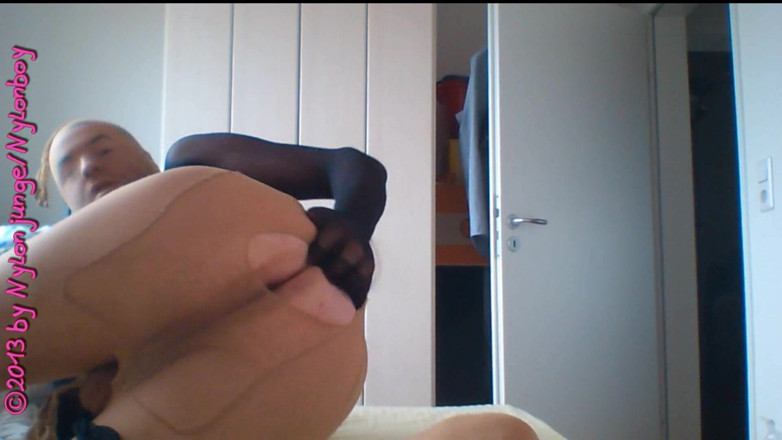 Carmen_Nylonjunge: Obudowa: Virtual nylon fucker ** twarzy **
