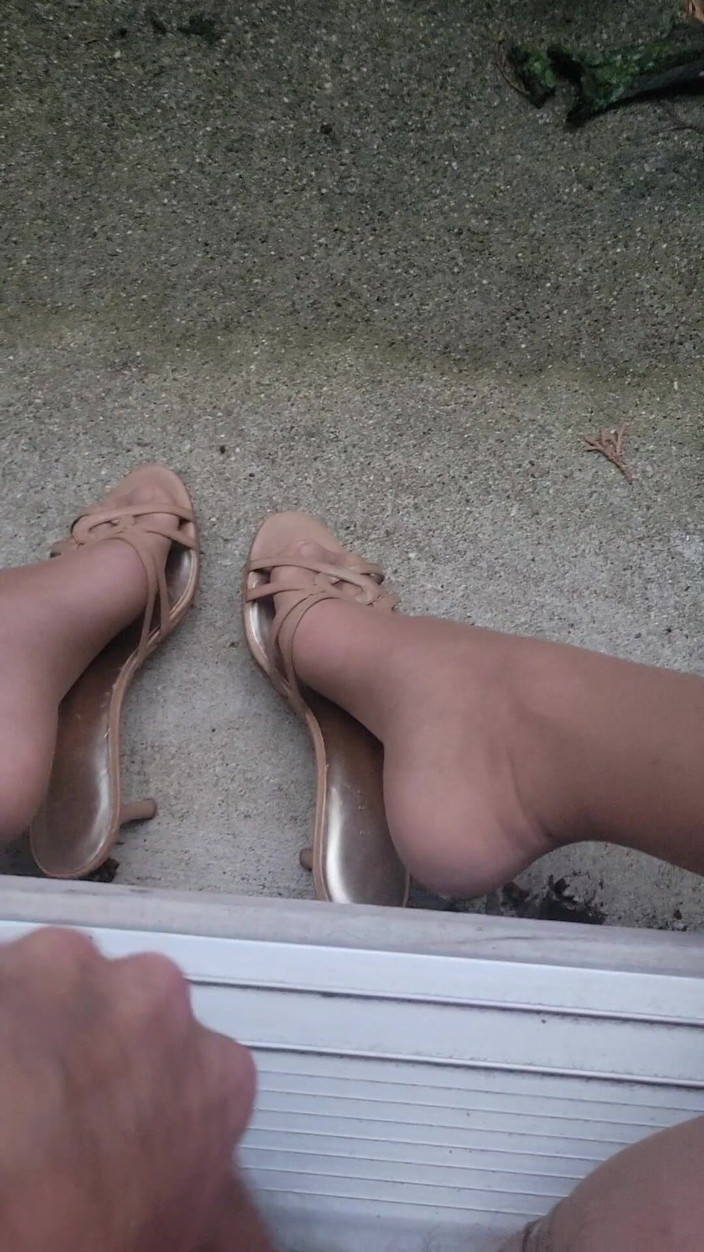 Feet Lover: Gozando nos pés do lado de fora