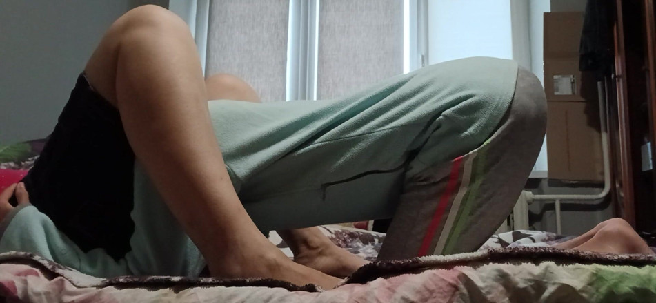 Lesbian-candys: 부모님은 내가 선생님과 프랑스어 수업을 더 하고 있다고 생각해