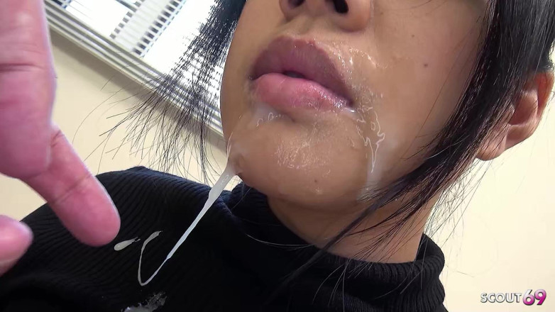 Asian porn collection: 亚洲大奶青少年 ayami 吮吸男朋友和继父的鸡巴，直到高潮无码
