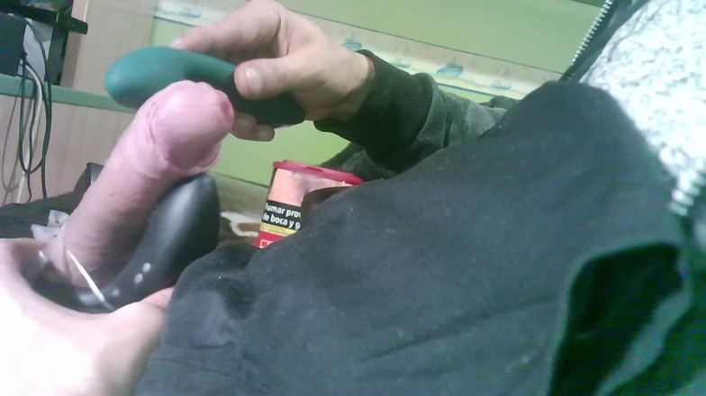 The girls' cave of fear: Doppio giocattolo che vibra sulla punta del sperma