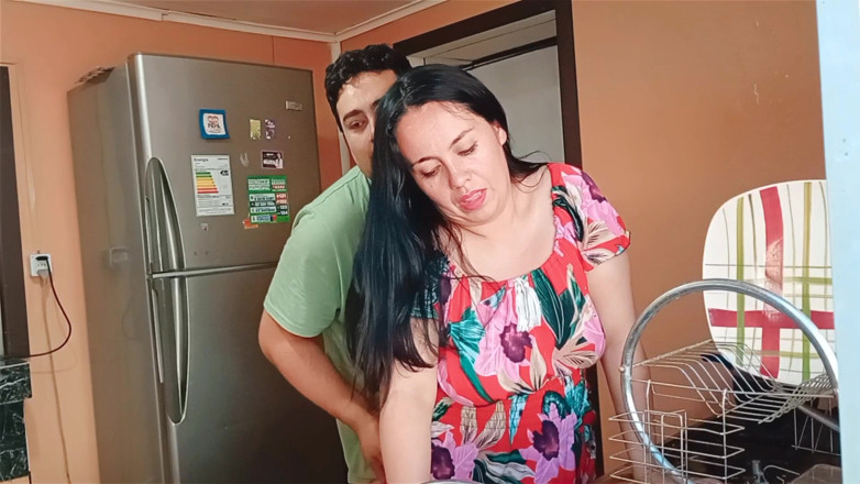 Kellyhotstepmom: ママが変態の継息子にキッチンで犯される