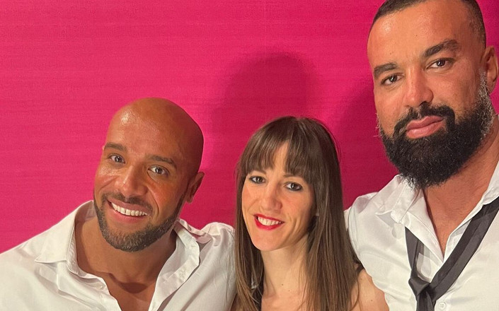 Lety Howl: Un bodybuilder, un arabo e una bruna entrano in un...