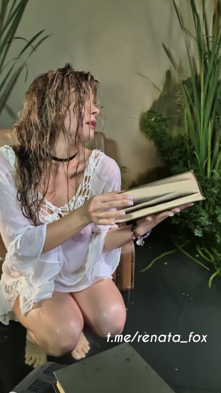 Renata Fox: Una diosa tan depravada Renata Fox. Quiero seducirme y follar,...
