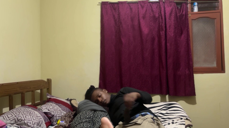 Blackedlatino: Жінка, яка орендує мене в Болівії, - мій коханець