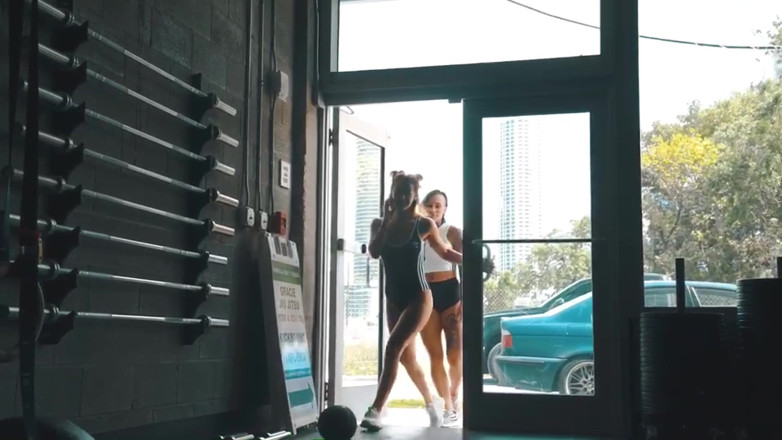 Evelin Stone: Babymommafit bewerkt me in Miami