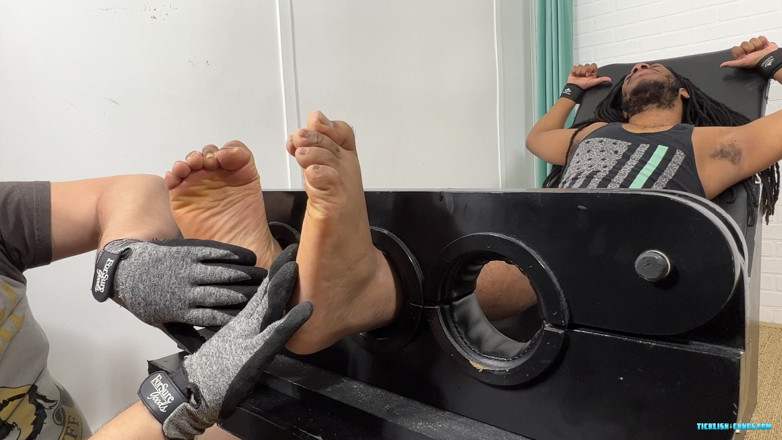 Ticklish Chubs: J Akhirnya di kerusi gelita