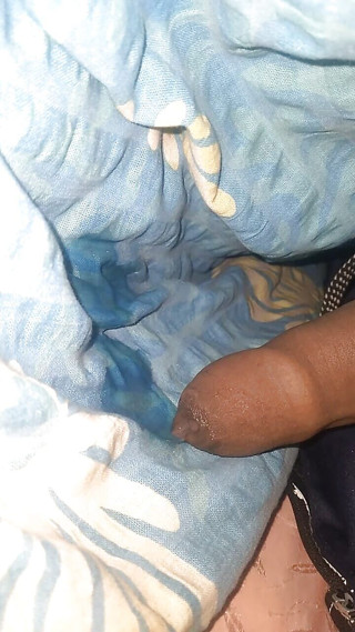 Hottypussy18: Ytterligare en Banger onanerar på Razai