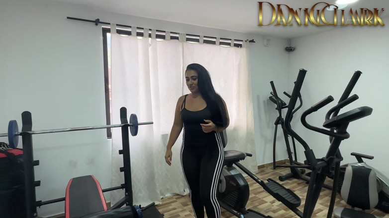 DaniClark: 체육관에서 운동 선수를 따먹는 기술자
