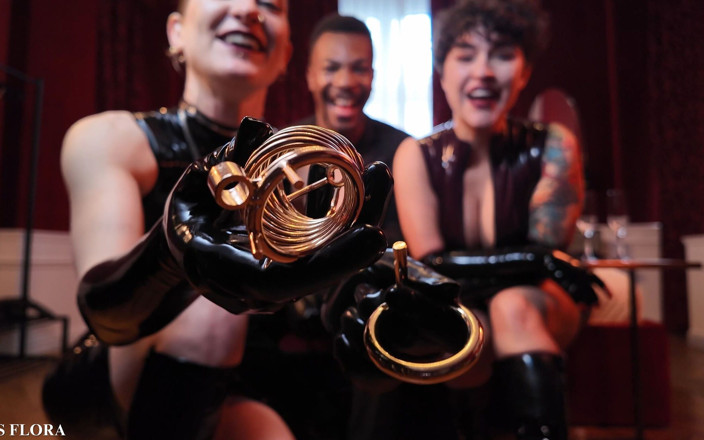 Miss Flora: Cocu, humiliation de sph en latex avec Mlle Electra et...