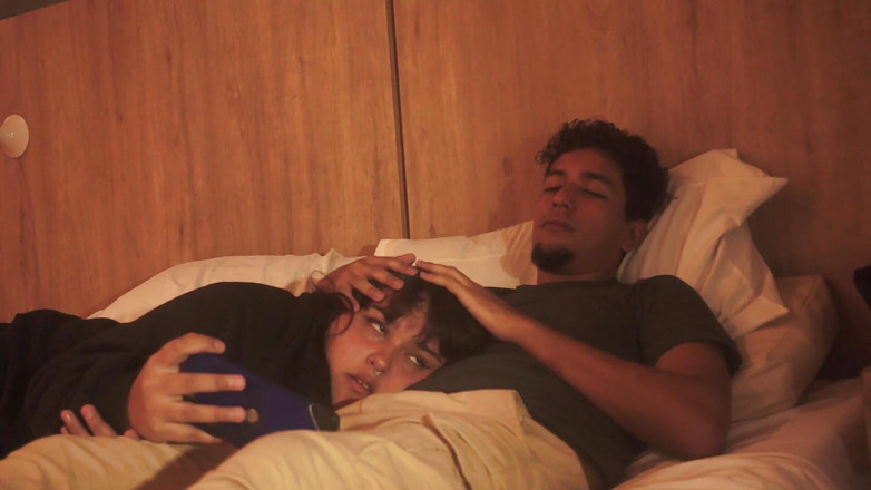 FANTASIAHARDCORESEX: Eu vou para a cama sozinho para assistir um filme...