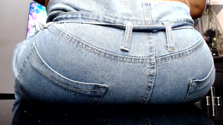 Maeling: Tiny Man Ruined in Jeans Ass-fyxiation with Giant Ass Unknowing
