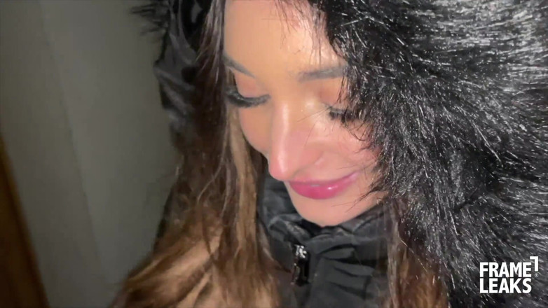 Pinko Club: Sara Diamante Memberikan Kristian - Blowjob Yang Baik Di Jalan