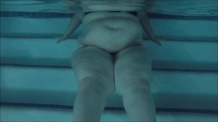 BBW Pleasures: Підводна товстушка трясе стегна