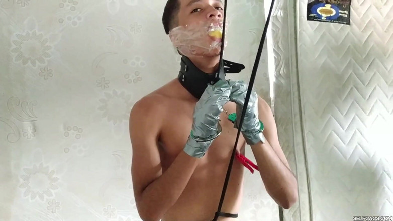Selfgags femdom bondage: 외로운 라틴계 소년과 장난기 넘치는 캣우먼 장난감!