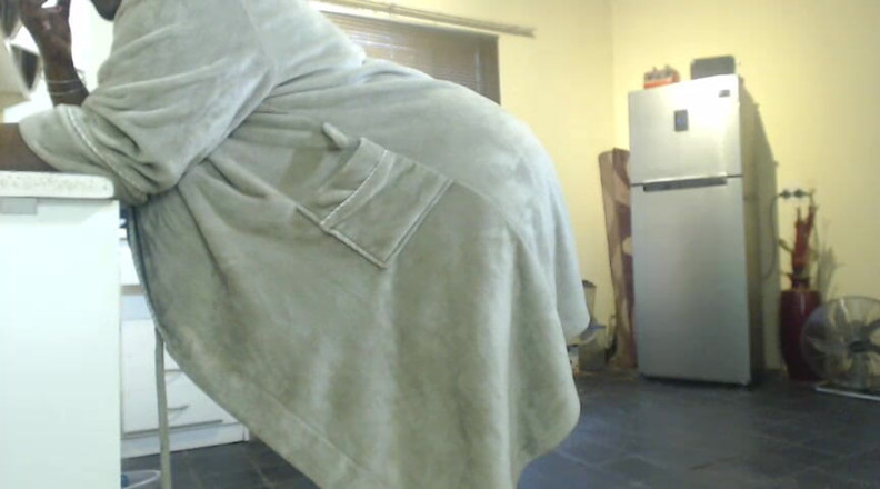 Legendary Booty Overdose: Lactação De Gordinha Stripteasing E Esfregando Seu Clitóris