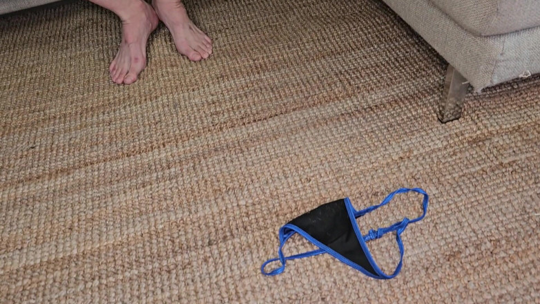 VinceMayVideo: Vince May éjacule sur cette MILF sexy