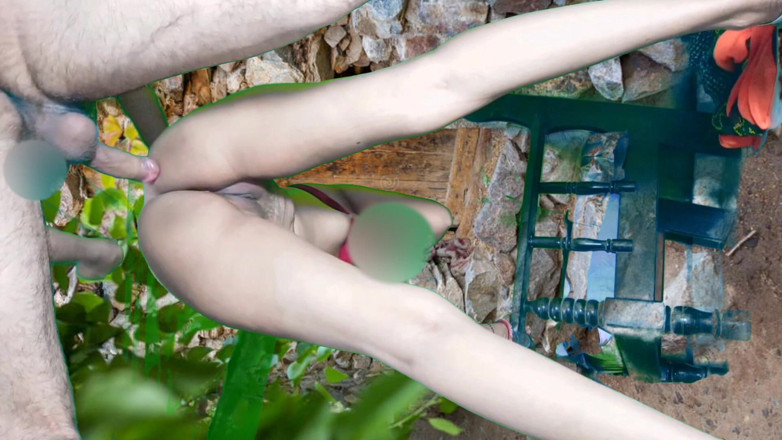 Beatricee: Une étudiante indienne baise dans la nature et baise pour la...