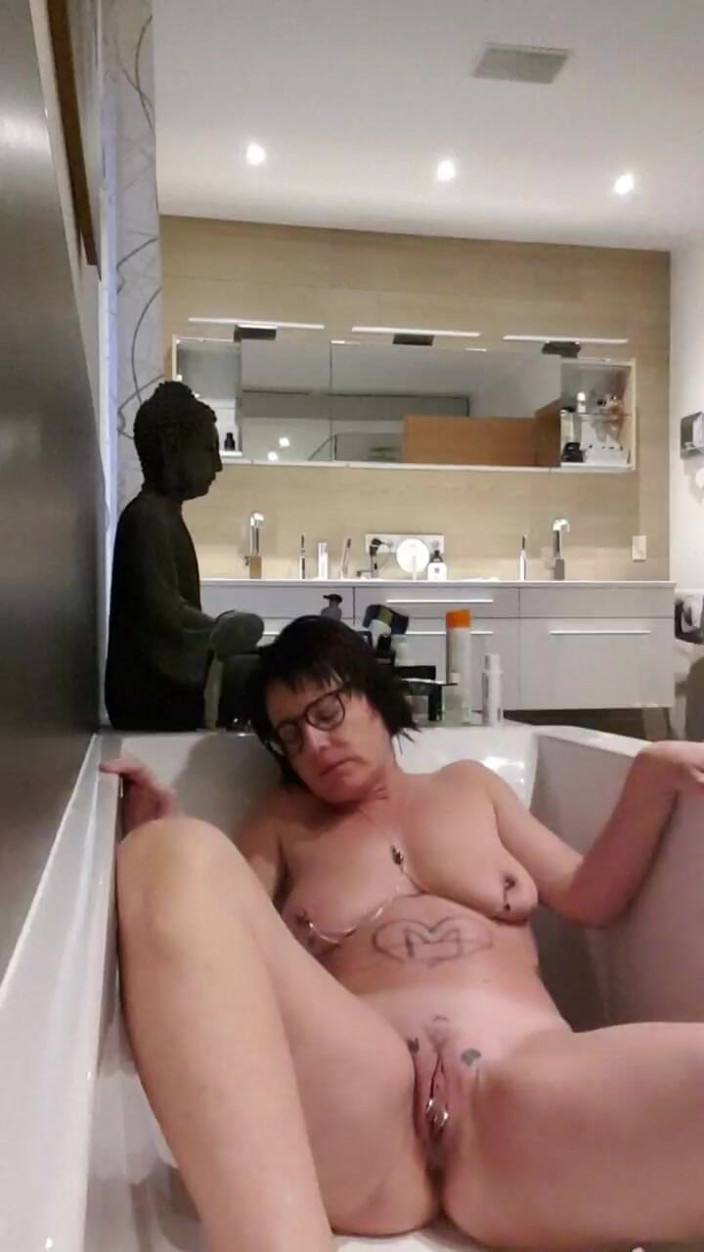 JulieEroticDress: Pancutan mani dengan dildo kaca