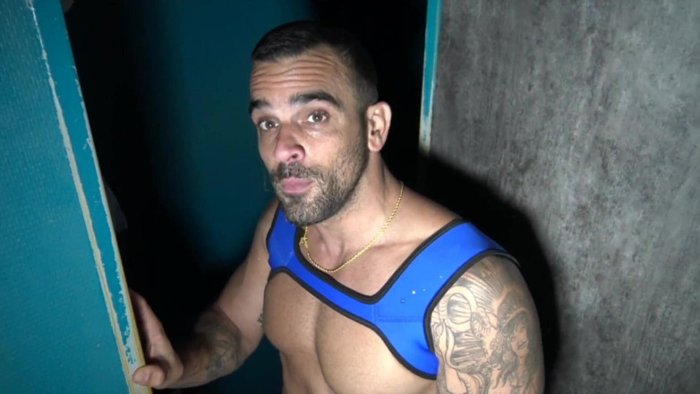 Gaybareback: Damien Crosse ošukaná top XXL