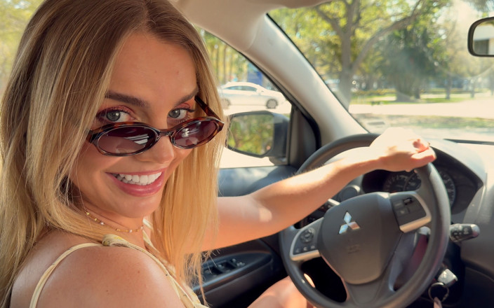 Duncan Saint: クレイジーなブロンドのMILFドライバーが車の中で迎えに来て、私の睾丸を吸い込む