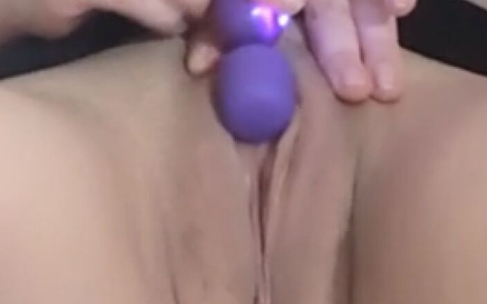 JessiXXXLove: Ammollo figa bagnata modificata