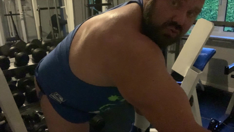 Jack stacked: Analdildofick im fitnessstudio