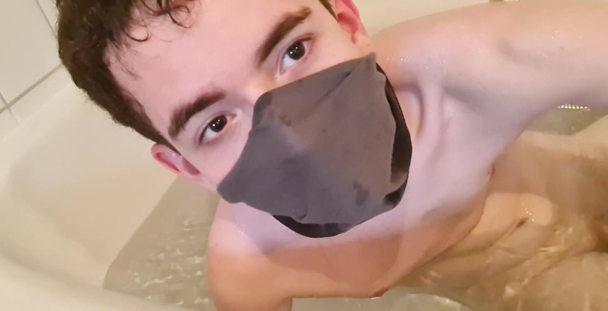 Prettyboi2000x: Хуво! Вот мое первое видео в ванне и с большим камшотом! Надеюсь, тебе это понравилось!