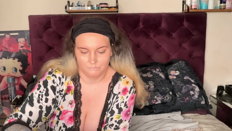 MissFFW: Une pute coquine se maquine pour une nuit perverse