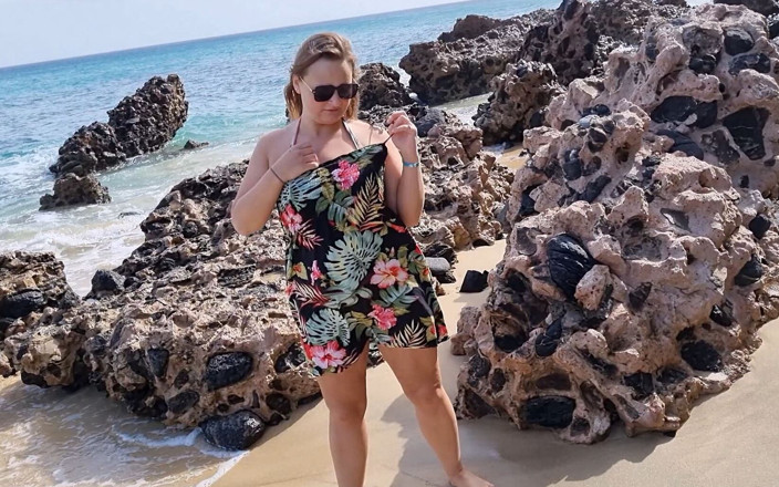 Lina Mila: Outdoor Beach Piss with Cum Pussy!