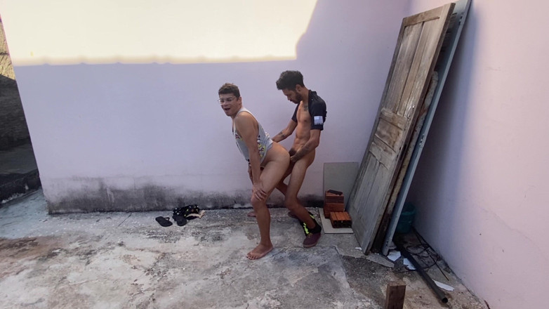 Leandro e Asafe: Mi ha visto masturbarmi per strada e non dirlo a...
