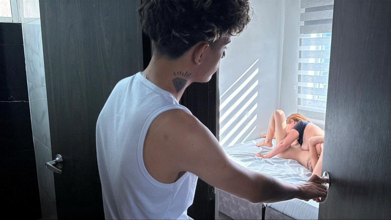 BritannySexxx: Dikke kont stiefmoeder en stiefdochter komen overeen om een rijk...