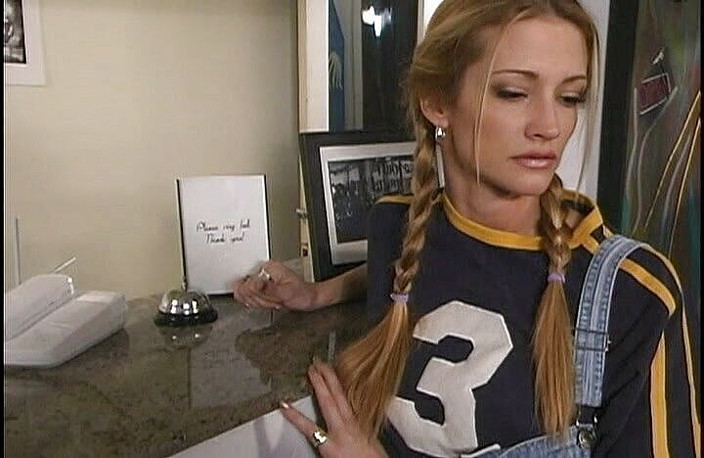 Perfect Porno: Güzel gözlü ve büyük memeli muhteşem esmer sert sikiliyor