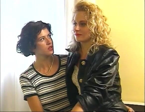 European Classics: Copine amène une jeune pute pour baiser un groupe de...