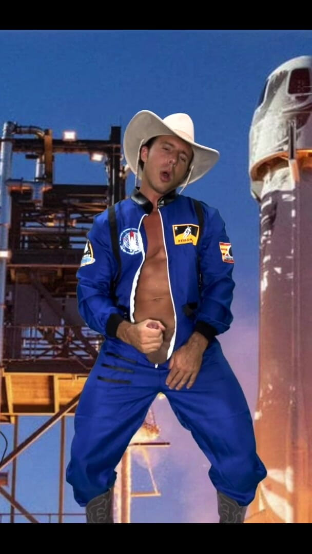 Reese Rideout: Space Suit ngocok kontol