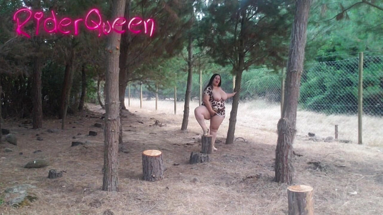 Only Riderqueen BBW Step Mom Latina Alone: Tôn thờ đít mẹ kế gợi cảm ngoài trời