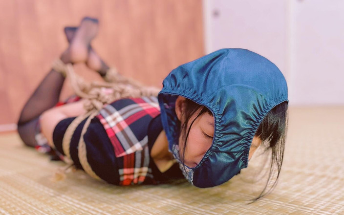 ushirosugatanomiki: Наказание, приложив ее трусики на ее лицо