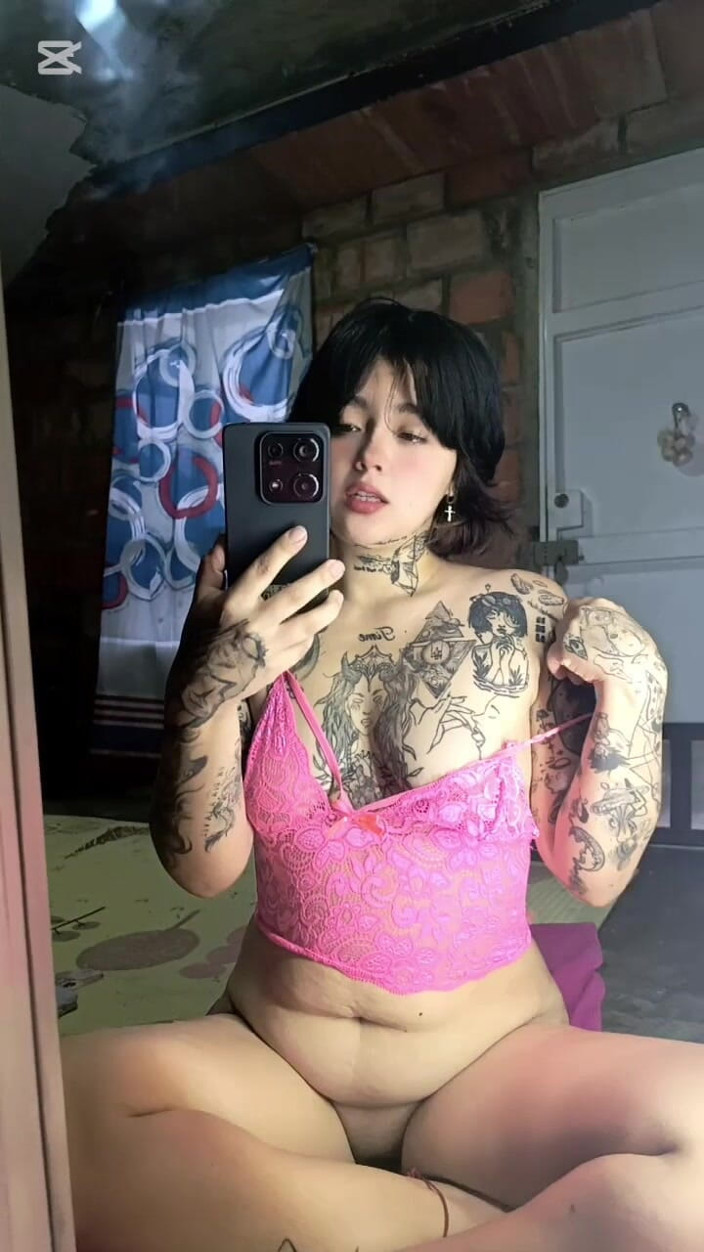 Dalyla: Je me touche doucement jusqu’à ce que je perde le...