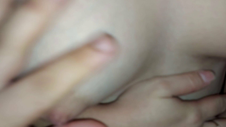 Wil9727: 젖탱이를 만지는 십대 의붓여친