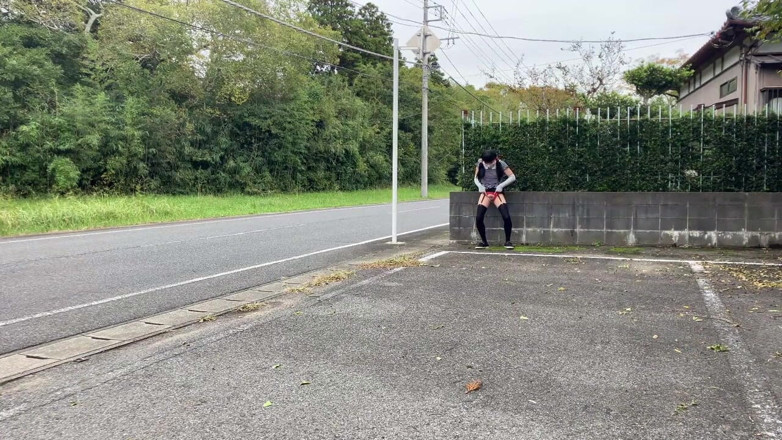 megu2002: Terekspos di Jalan-Jalan dan Lapangan Parkir