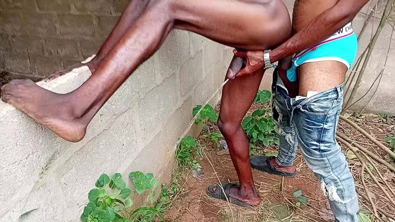Sexylary: Boquete com meu amigo do Quênia no arbusto