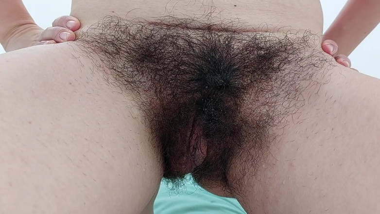 Amateur_MS: Femme amateur, chatte très poilue, gros seins, latina à gros tétons à...